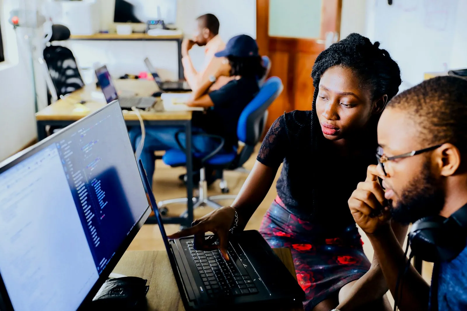 Two recruiters reviewing candidates together on a screen